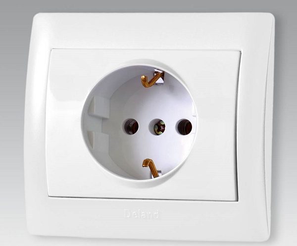 پریز برق ارت دار دلند مدل آریا